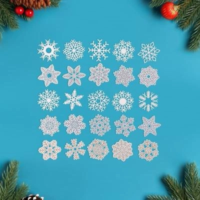Наклейки интерьерные новогодние Снежинки, (набор 25 шт), белые, золото, серебро, 4х4 см (3816911)