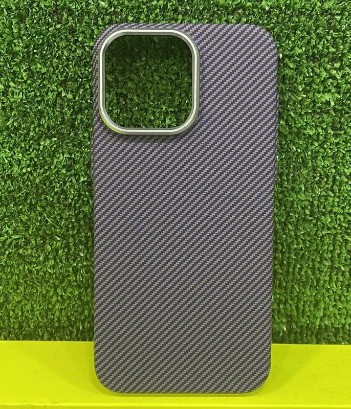 фото Чехол накладка для iphone 15 Pro Max (6.7) карбон пластик с магнитом фиолетовый