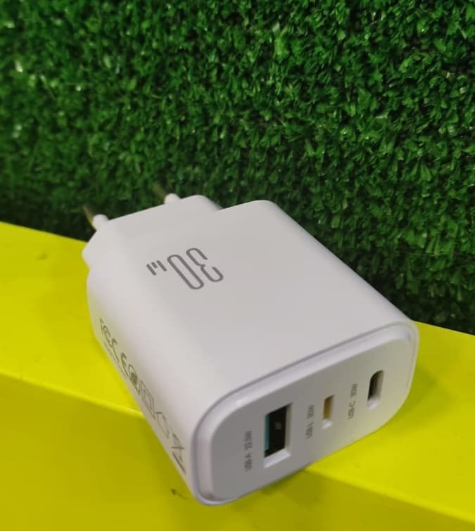 фото Сетевое зарядное устройство Адаптер Блок питания Joyroom JR-TG6 30W GaN Type-C USB-C 30W+USB-L 30W+USB 22.5W белое