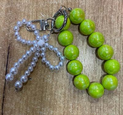 Подвеска брелок обвес Бусины крупные зеленые с бантиком из мелких SC202497