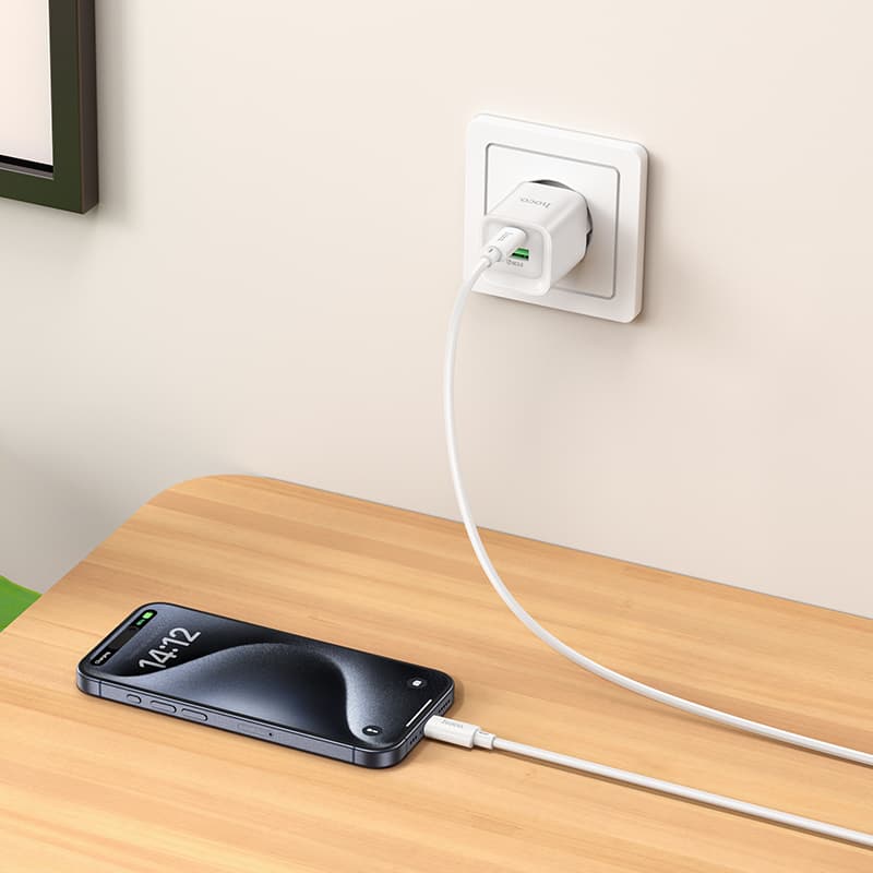 фото Сетевое зарядное устройство Адаптер Блок питания HOCO C147A PD 20W+QC3.0 / Type-C USB-C+USB белое
