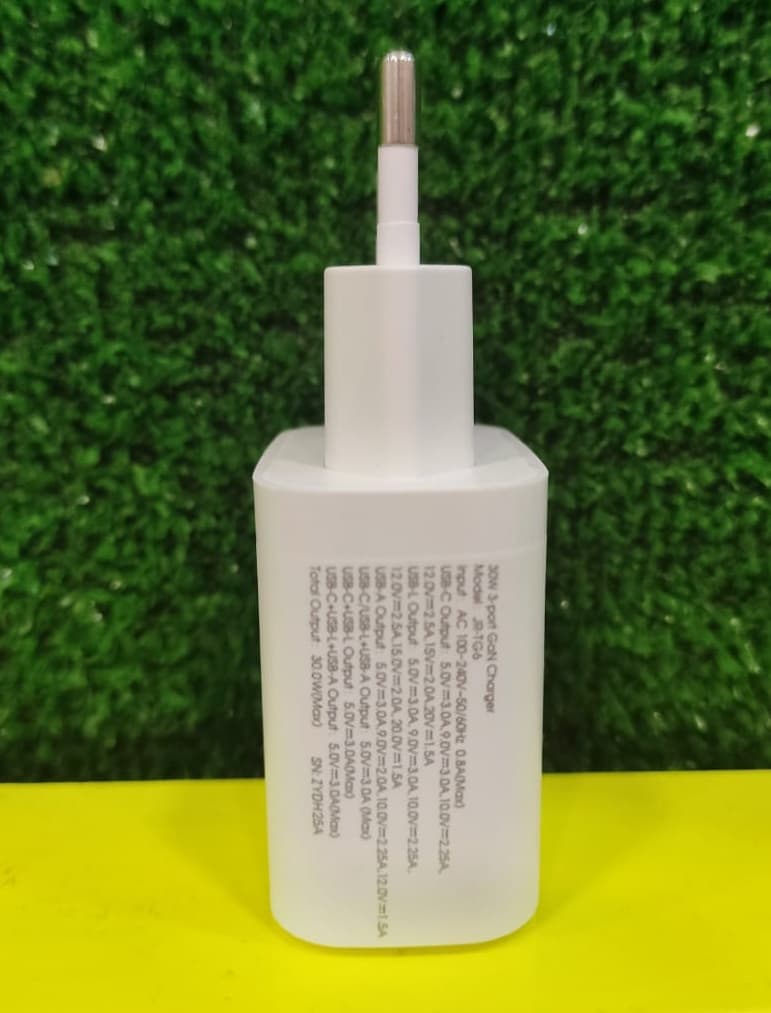 фото Сетевое зарядное устройство Адаптер Блок питания Joyroom JR-TG6 30W GaN Type-C USB-C 30W+USB-L 30W+USB 22.5W белое