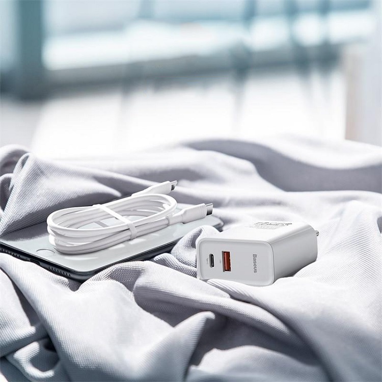 фото Сетевое зарядное устройство Адаптер Блок питания Baseus Speed PD 30W+QC3.0 Type-C USB-C+USB белое CCFS-C02
