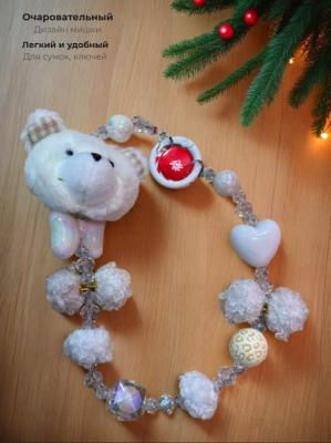 Подвеска брелок обвес Медведь маленький и бусины SC202552