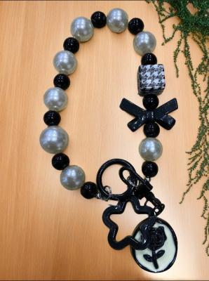 Подвеска брелок обвес Бусины под жемчуг черно-белые с бантиком цветком кубиком SC202483