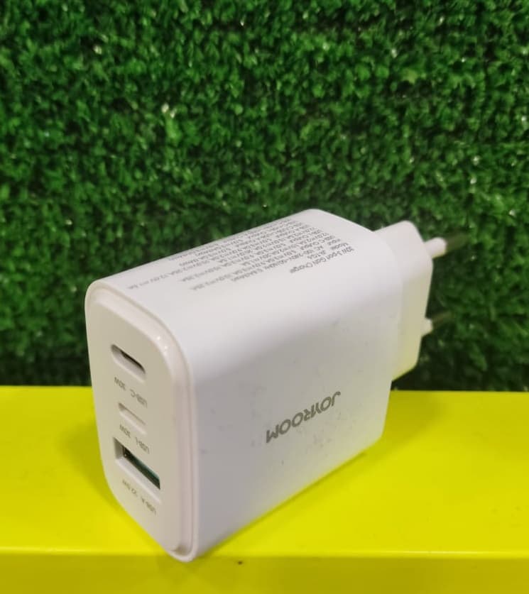 фото Сетевое зарядное устройство Адаптер Блок питания Joyroom JR-TG6 30W GaN Type-C USB-C 30W+USB-L 30W+USB 22.5W белое