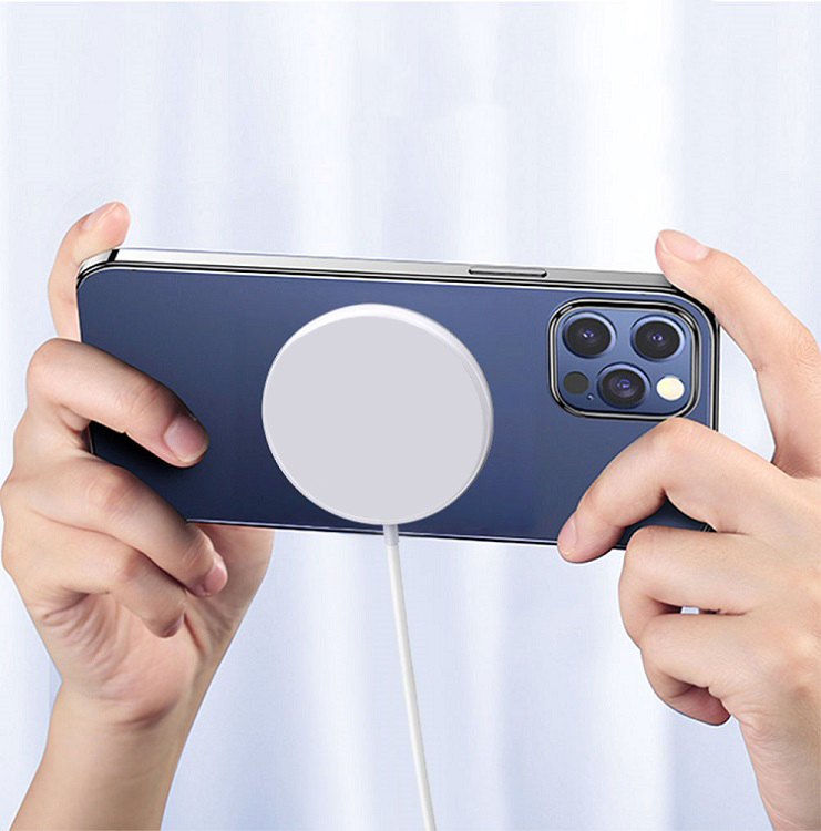 фото Беспроводное зарядное устройство магнитное MagSafe Ealdom ET-WC12 20W белое